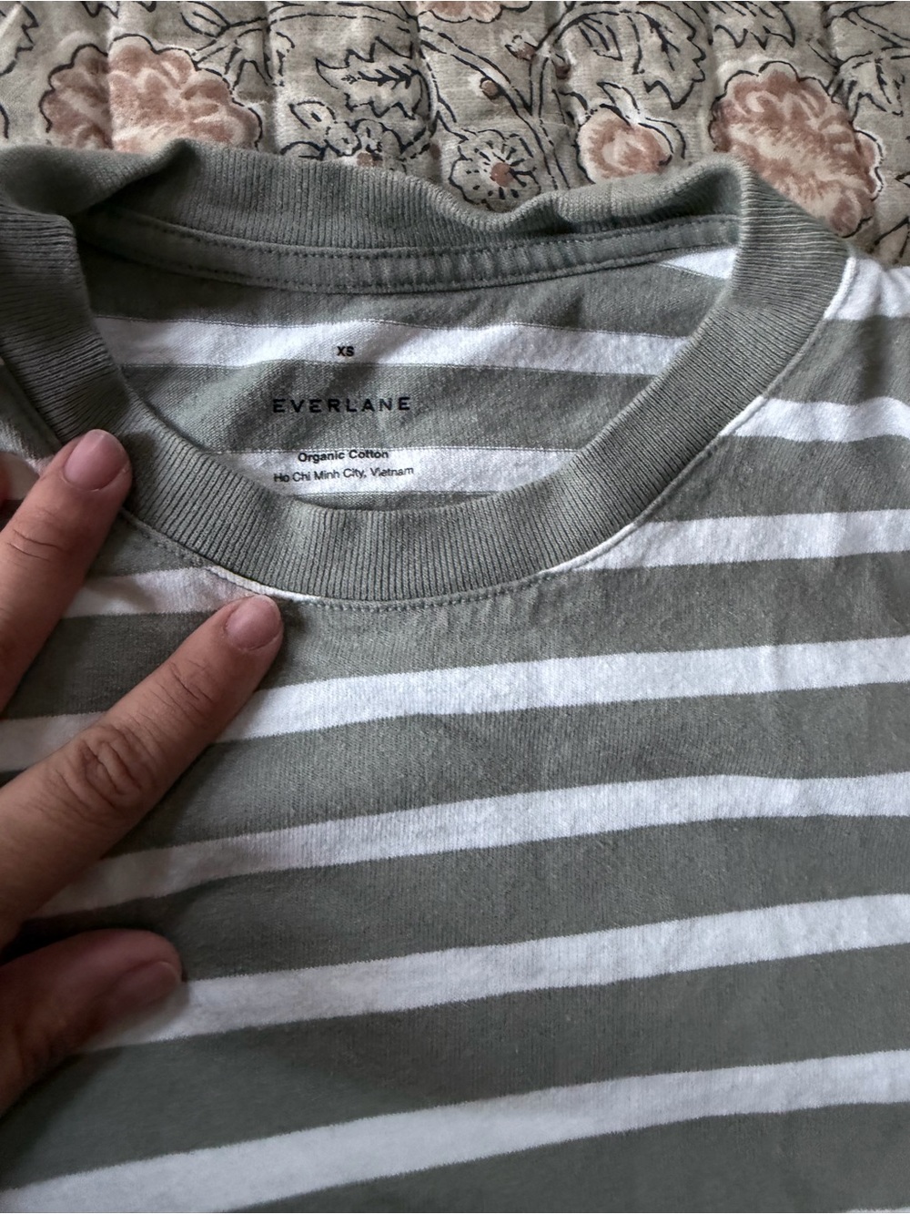 Everlane Olive Green and White Striped Crewneck T-Shirt - Picture 2 of 2